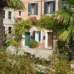 Sestiere Dorsoduro, A Due Passi Da Zattere , Venise Italie